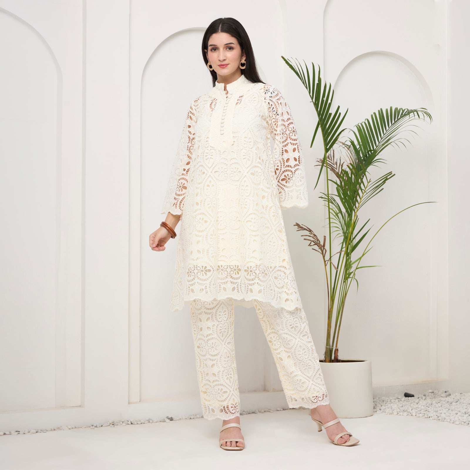 Creamy white cutwork KP set with bag
