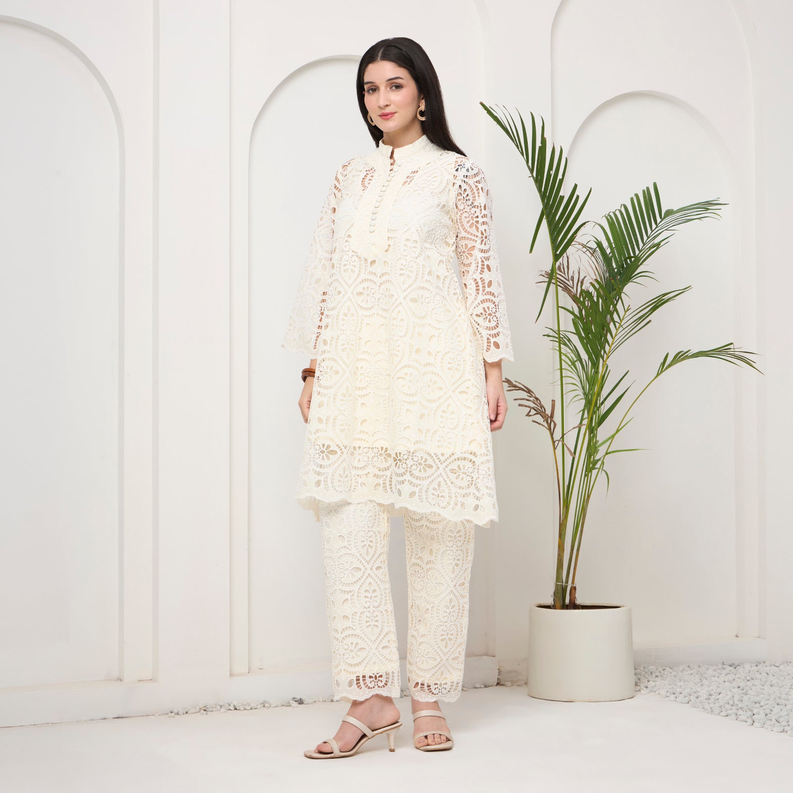 Creamy white cutwork KP set with bag